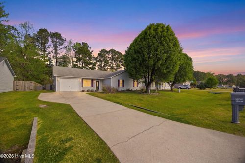 327 Running Rd, Jacksonville, NC, 28546-9620 | Card Image