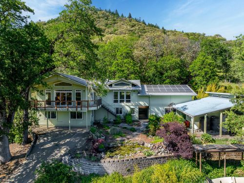 2583 E Evans Creek Rd, Rogue River, OR, 97537-5536 | Card Image