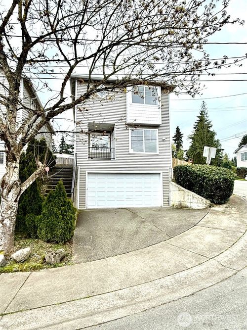 11542 62nd Avenue S, Seattle, WA, 98178 | Card Image