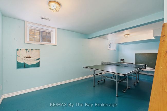 15 Baker St, House other with 4 bedrooms, 2 bathrooms and 4 parking in Wasaga Beach ON | Image 24