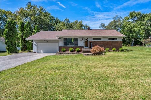 8282 Fairlane Dr, Macedonia, OH, 44056-1810 | Card Image