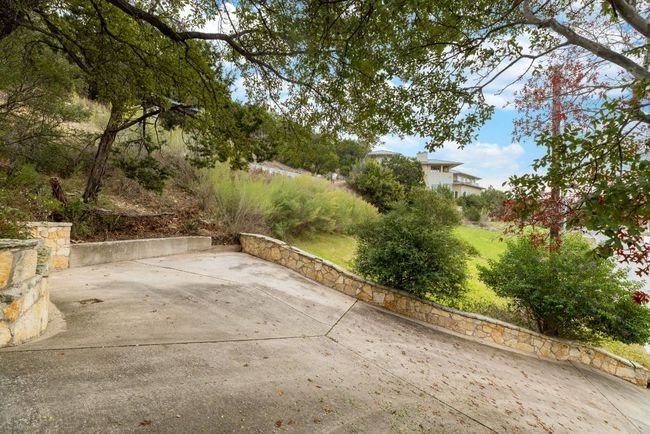 There is a parking area at the top of the driveway aside from the wrap around road. | Image 36