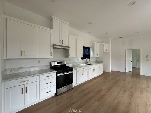 1231 Oak St, Santa Ana, CA, 92707-1332 | Card Image