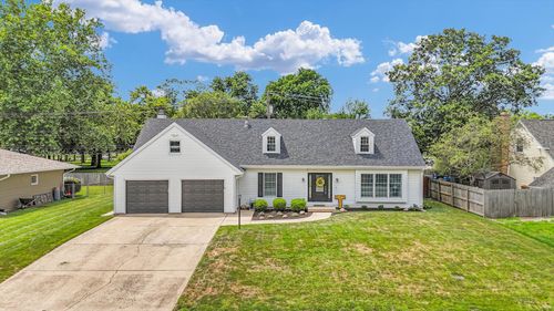 1104 Parkside Dr, Tuscola, IL, 61953-2120 | Card Image