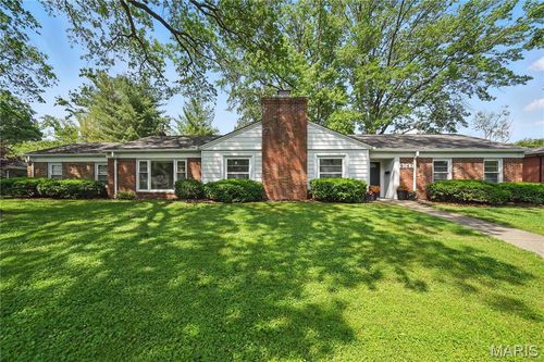 9063 Monmouth Dr, Richmond Heights, MO, 63117-1019 | Card Image