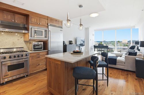 15c-5 Renaissance Sq, White Plains, NY, 10601-3045 | Card Image