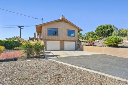 2034 Alessandro Trl, Vista, CA, 92084-4220 | Card Image