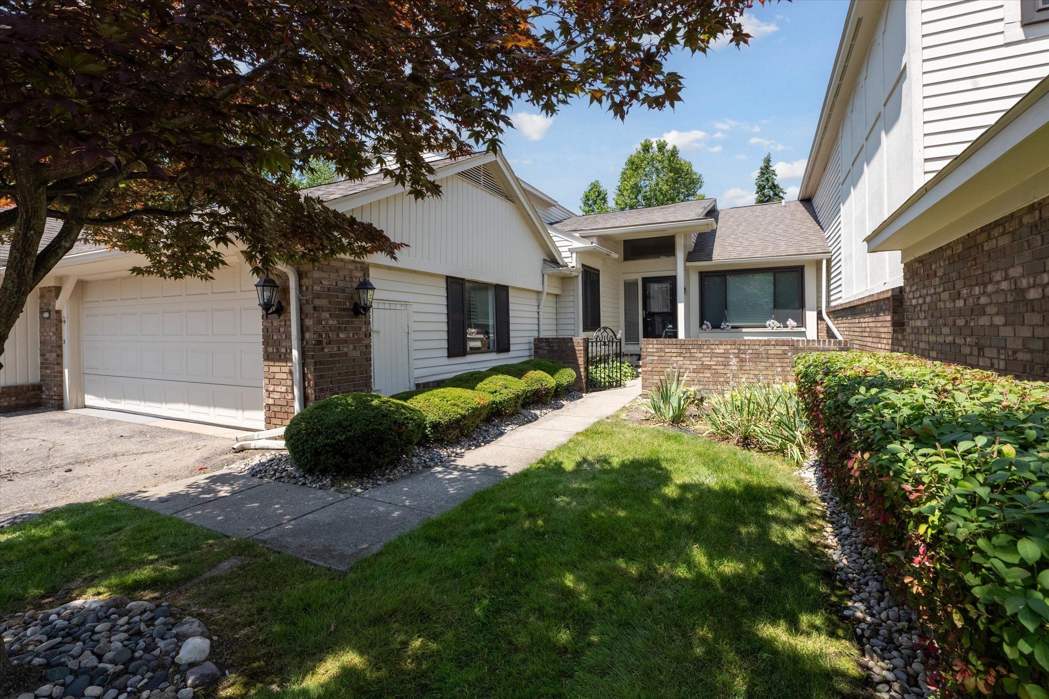 Creeks Xing, West Bloomfield, MI 48322