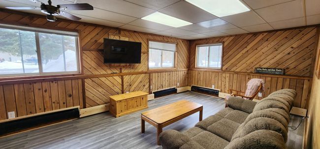 Family room with lots of windows | Image 12