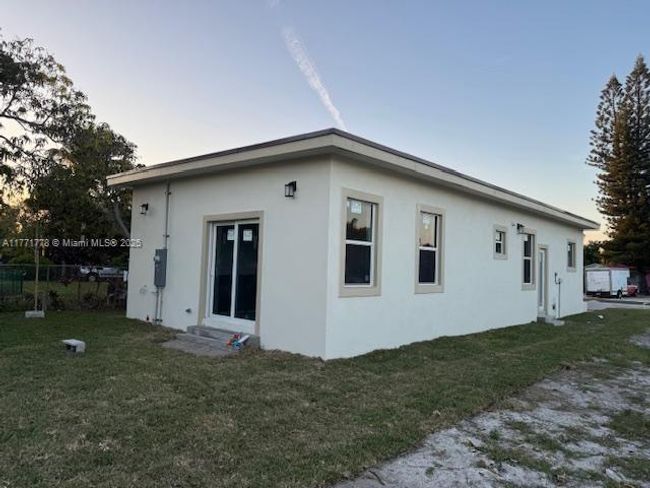 1100 Highview Rd, House other with 3 bedrooms, 3 bathrooms and null parking in Lantana FL | Image 5