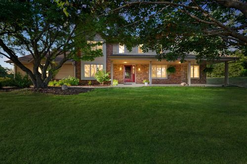 S67W23715 Fernwood Ct, Waukesha, WI, 53189-9377 | Card Image