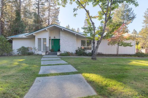442 Honeylynn Ln, Grants Pass, OR, 97527-9013 | Card Image