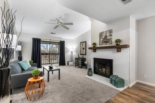 360 Park Hill Dr, Pewaukee, WI, 53072-6026 | Card Image