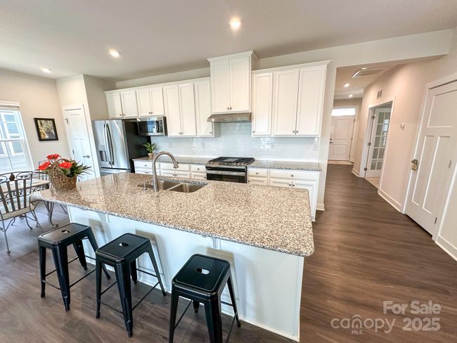 Large island great for entertaining! | Image 7