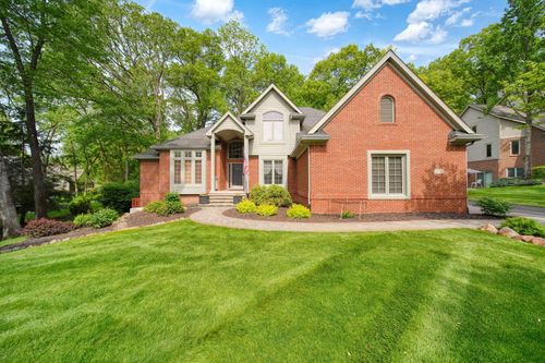 8352 Alta Vista Drive, Pinckney, MI, 48169 | Card Image