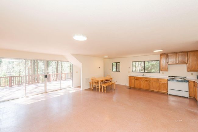 121,141 Mountain Aire Ln, House other with 2 bedrooms, 1 bathrooms and 15 parking in Trinity Center CA | Image 9