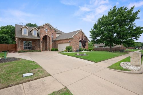 8402 Pecan Creek Dr, Arlington, TX, 76001-2954 | Card Image