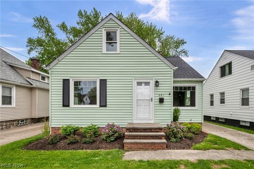 391 E 324th St, Willowick, OH, 44095-3321 | Card Image