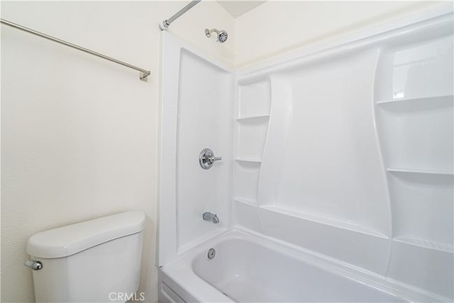 Hallway Bathroom | Image 19