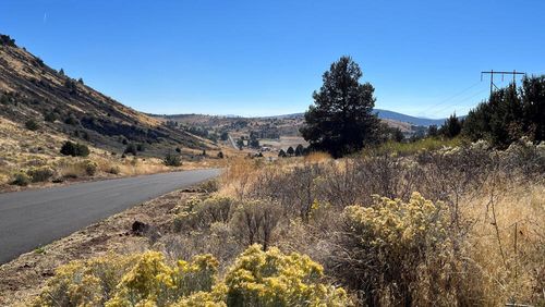 79 Peregrine Hts, Klamath Falls, OR, 97601-9494 | Card Image