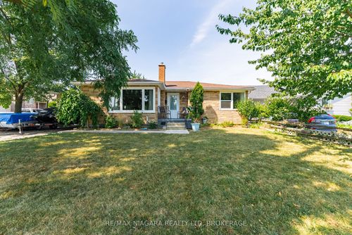 63 Moffatt St, Saint Catharines, ON, L2P2L5 | Card Image