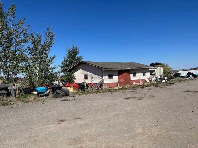 241036 Range Road 272, Home with 4 bedrooms, 3 bathrooms and 10 parking in Rural Rocky View County AB | Image 13