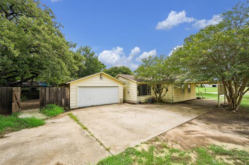 2614 Grace Ave, Rockdale, TX, 76567-2627 | Card Image
