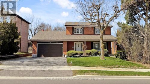 568 Cummer Ave, North York, ON, M2K2M4 | Card Image