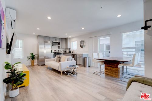 1875 W 20th St, Los Angeles, CA, 90007 | Card Image