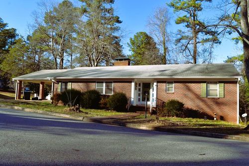 614 Walker St, Chase City, VA, 23924-1262 | Card Image