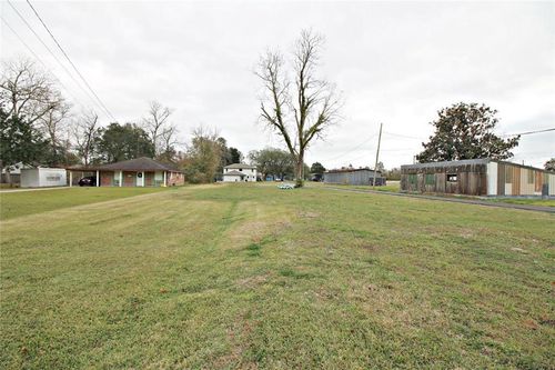 102 Oak Alley Ct, Belle Chasse, LA, 70037-3700 | Card Image