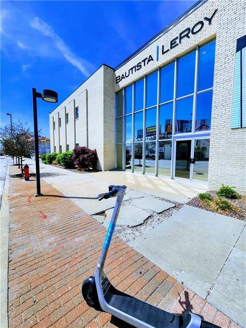 3770 Broadway Blvd, Kansas City, MO, 64111-2506 | Card Image