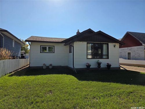 817 Stadacona St E, Moose Jaw, SK, S6H0K5 | Card Image