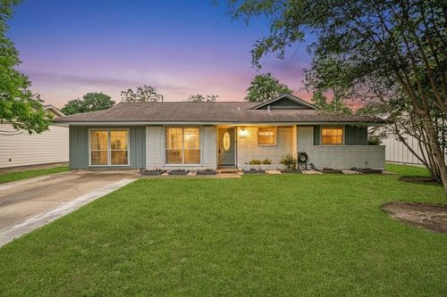 2707 Droxford Dr, Houston, TX, 77008-3020 | Card Image
