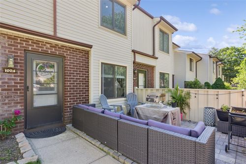 1004 Skyline Dr, Coram, NY, 11727-3672 | Card Image