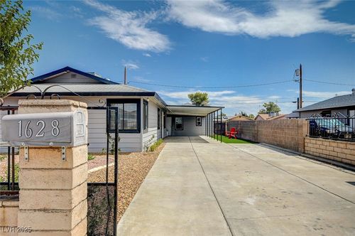 1628 Chestnut St, Henderson, NV, 89011-4251 | Card Image