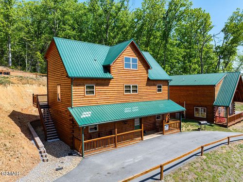 826 String Run Way, Pigeon Forge, TN, 37863 | Card Image