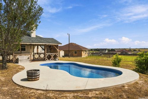 418 Clover Ln, La Vernia, TX, 78121-5155 | Card Image