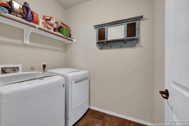 2330 Broken Wheel Ln, House other with 4 bedrooms, 4 bathrooms and null parking in New Braunfels TX | Image 7