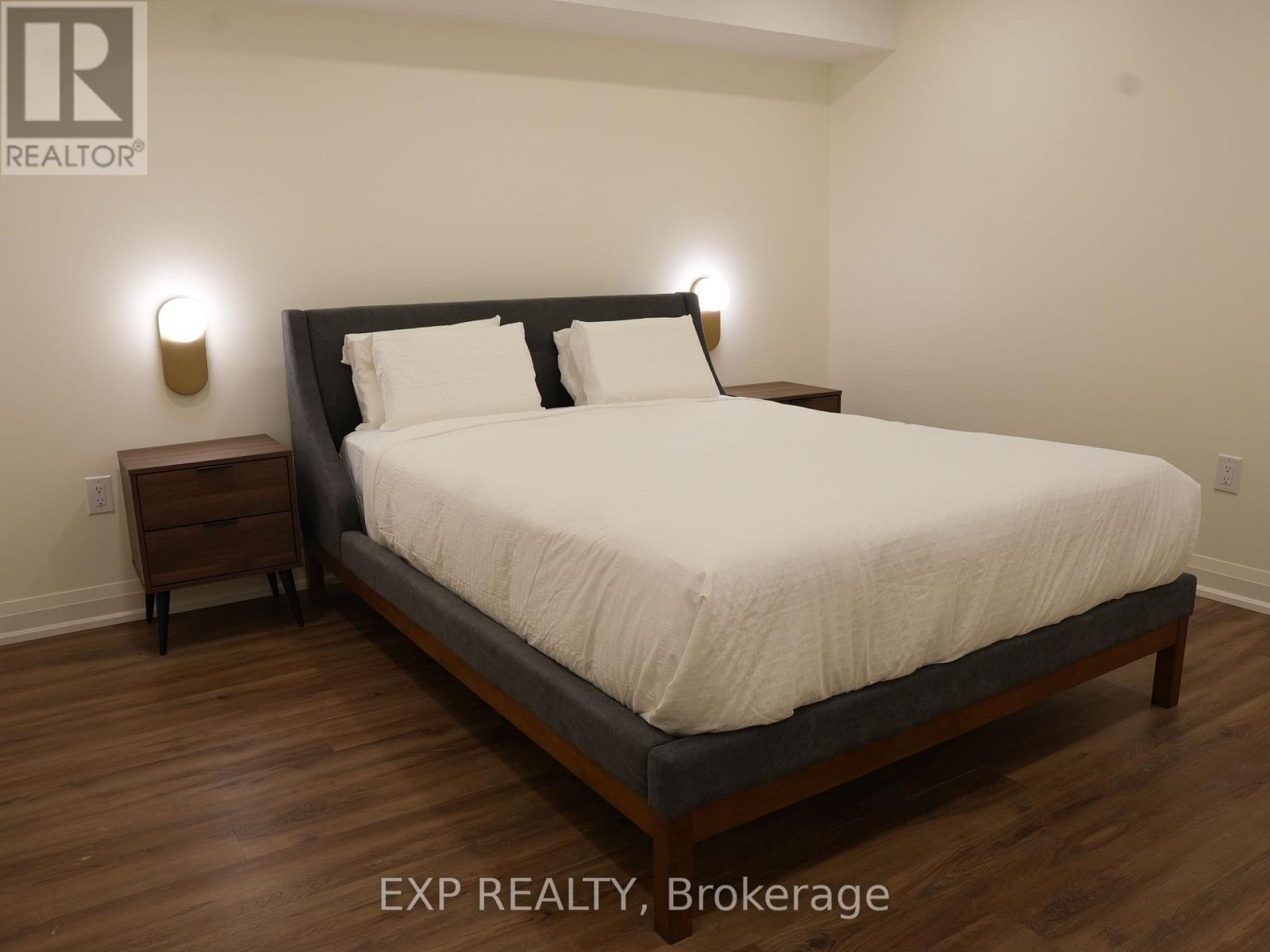 Residential Lease in Mississauga (East Credit) 4