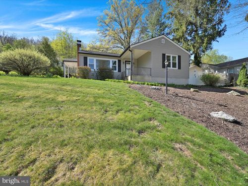 127 Mahantongo Dr, POTTSVILLE, PA, 17901-3141 | Card Image
