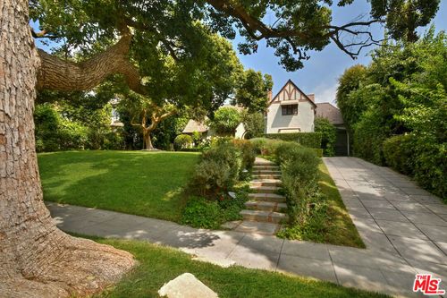 714 N Maple Dr, Beverly Hills, CA, 90210-3411 | Card Image