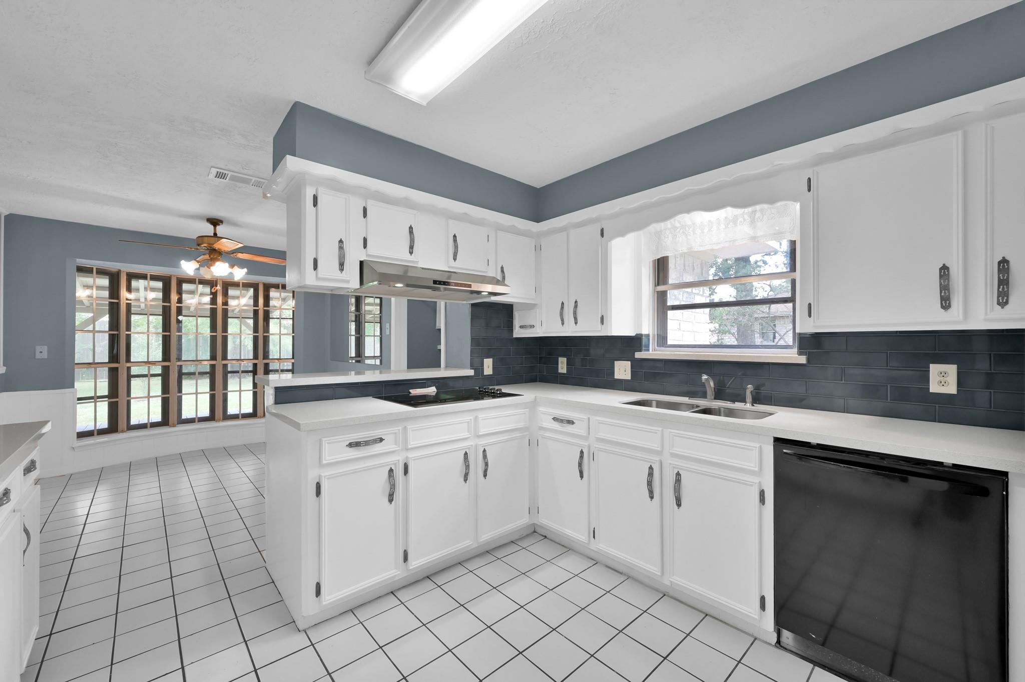 Residential Lease in Oak Ridge North 5