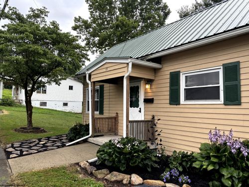 85 Charles St, Shinnston, WV, 26431-1142 | Card Image