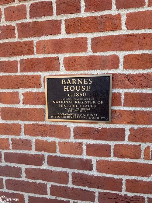 108 Washington St, Bonaparte, IA, 52620-9715 | Card Image