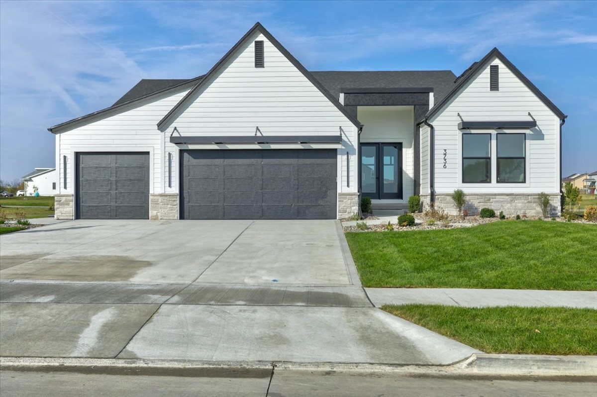 183rd St, Clive, IA 50325