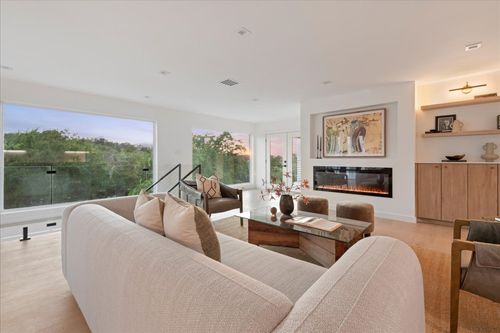 902 Challenger, Lakeway, TX, 78734-4210 | Card Image