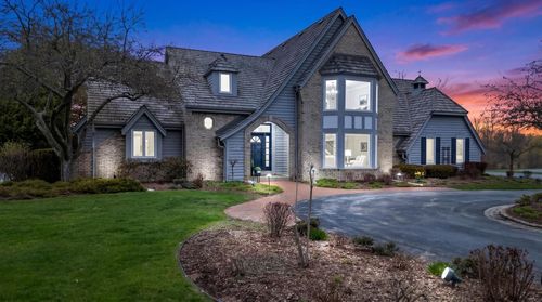702 W Haddonstone Place, Mequon, WI, 53092 | Card Image