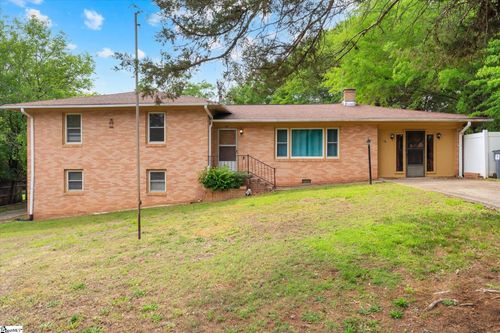 16 Tasha Dr, Pelzer, SC, 29669-1122 | Card Image