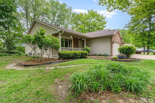 28 Barrington Cir, Saginaw, MI, 48603-2187 | Card Image